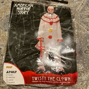 Halloween costume clown.